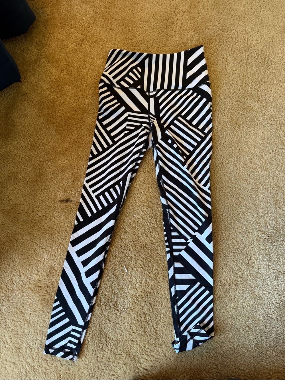 Victoria's Secret Black & White Geometric Leggings